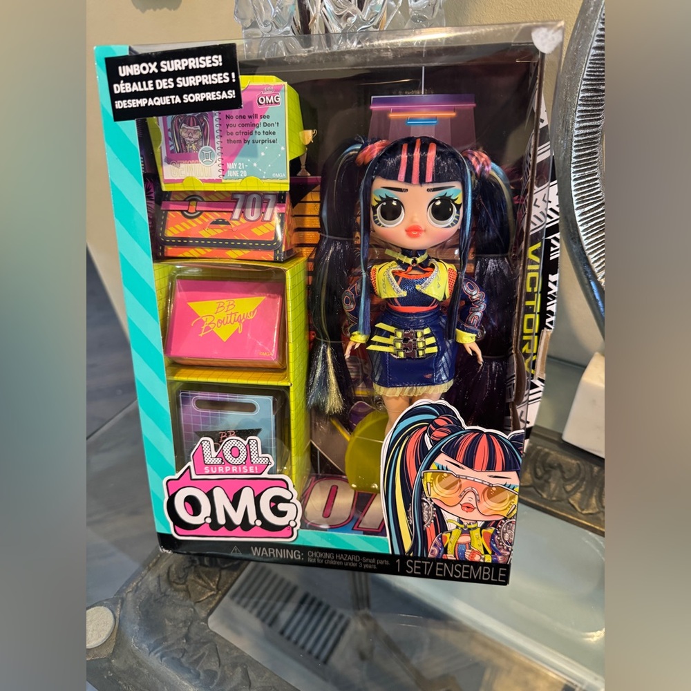 L.O.L. Surprise! O.M.G. Doll  Victory Fashion Doll with Black and Pink Hair‎ NIB